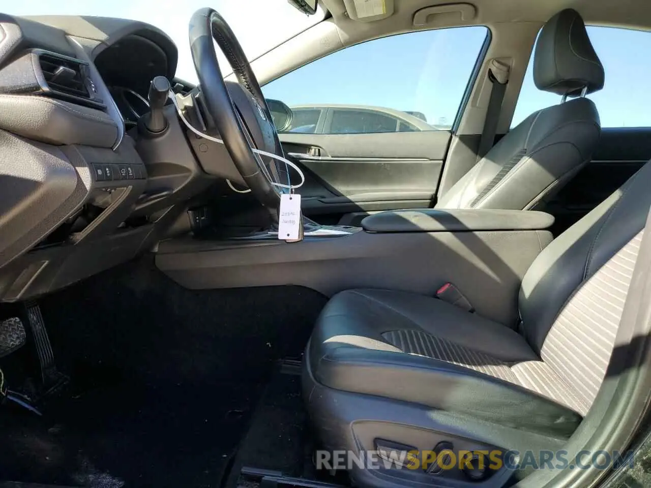 7 Photograph of a damaged car 4T1B11HK1KU723137 TOYOTA CAMRY 2019