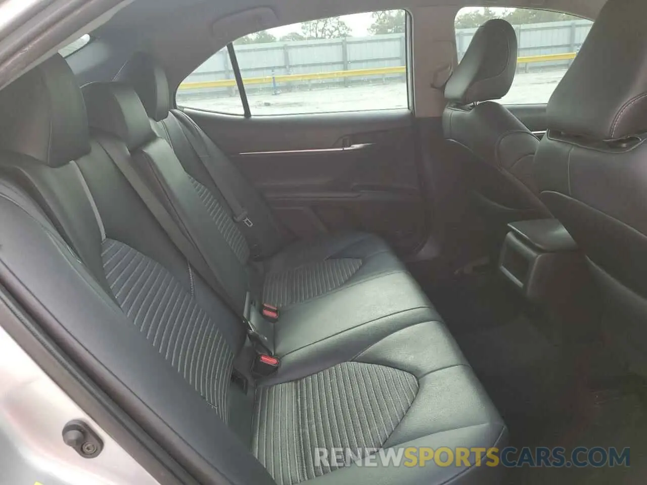 10 Photograph of a damaged car 4T1B11HK1KU726264 TOYOTA CAMRY 2019