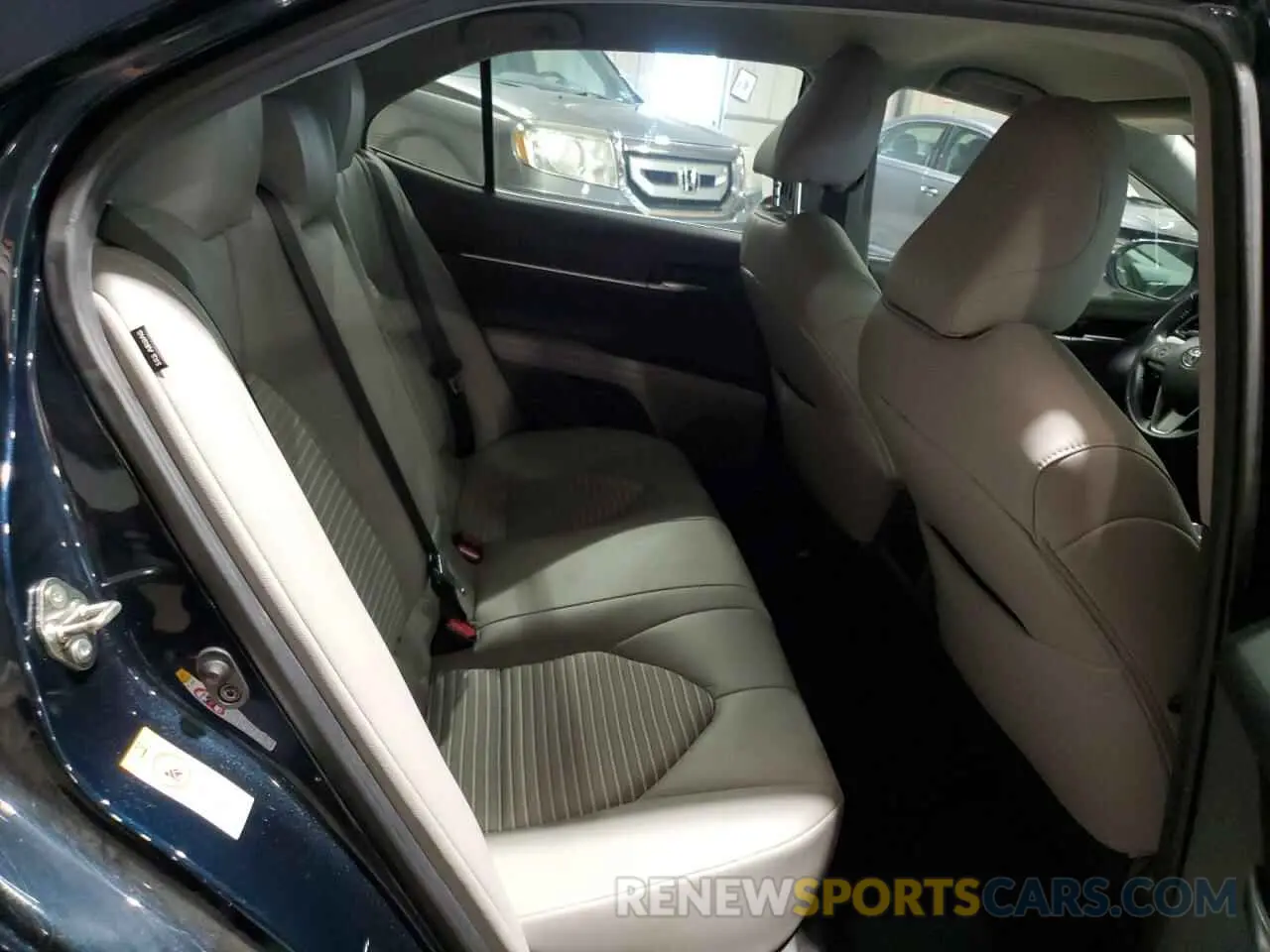 10 Photograph of a damaged car 4T1B11HK1KU737975 TOYOTA CAMRY 2019