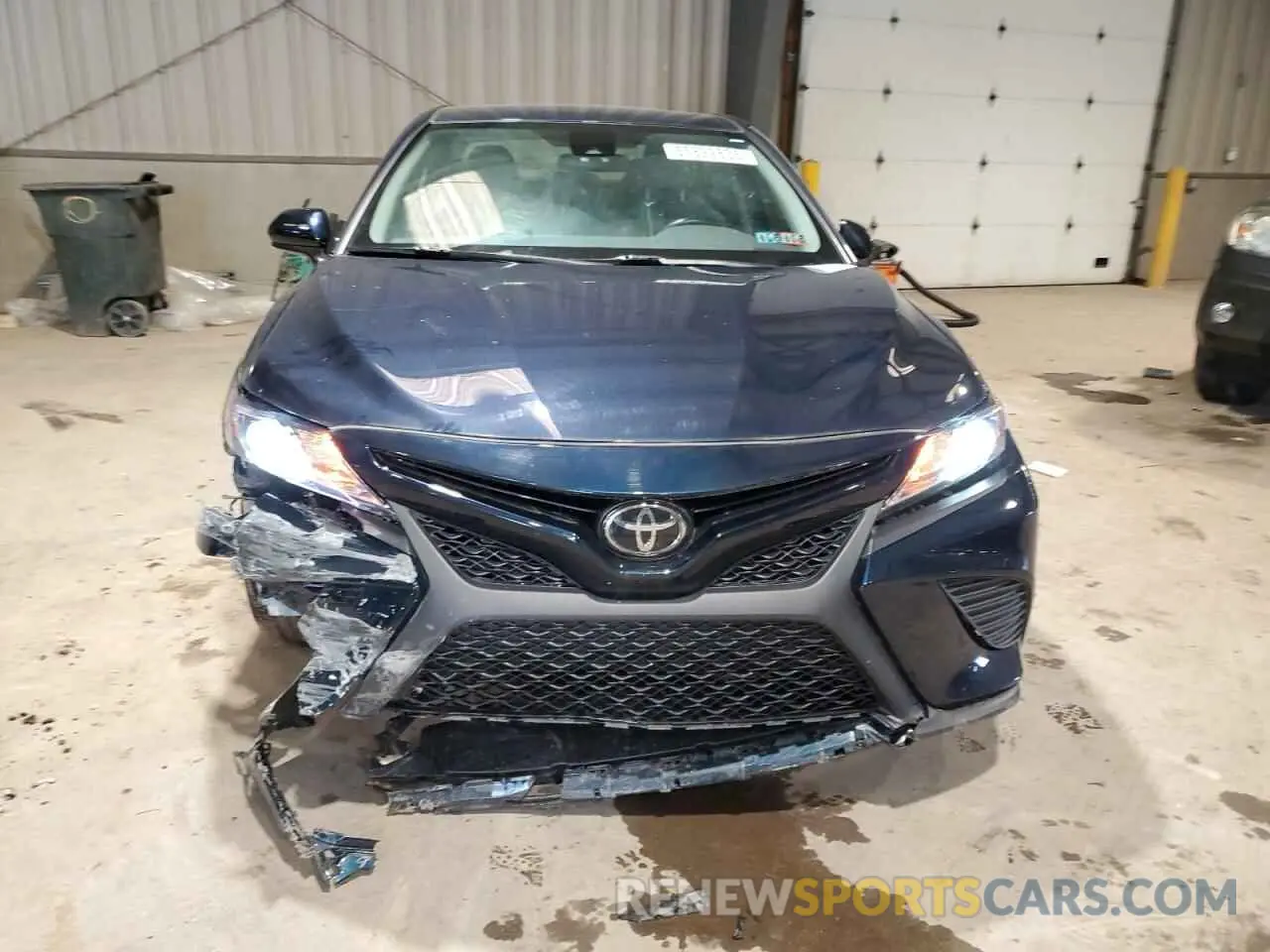 5 Photograph of a damaged car 4T1B11HK1KU737975 TOYOTA CAMRY 2019