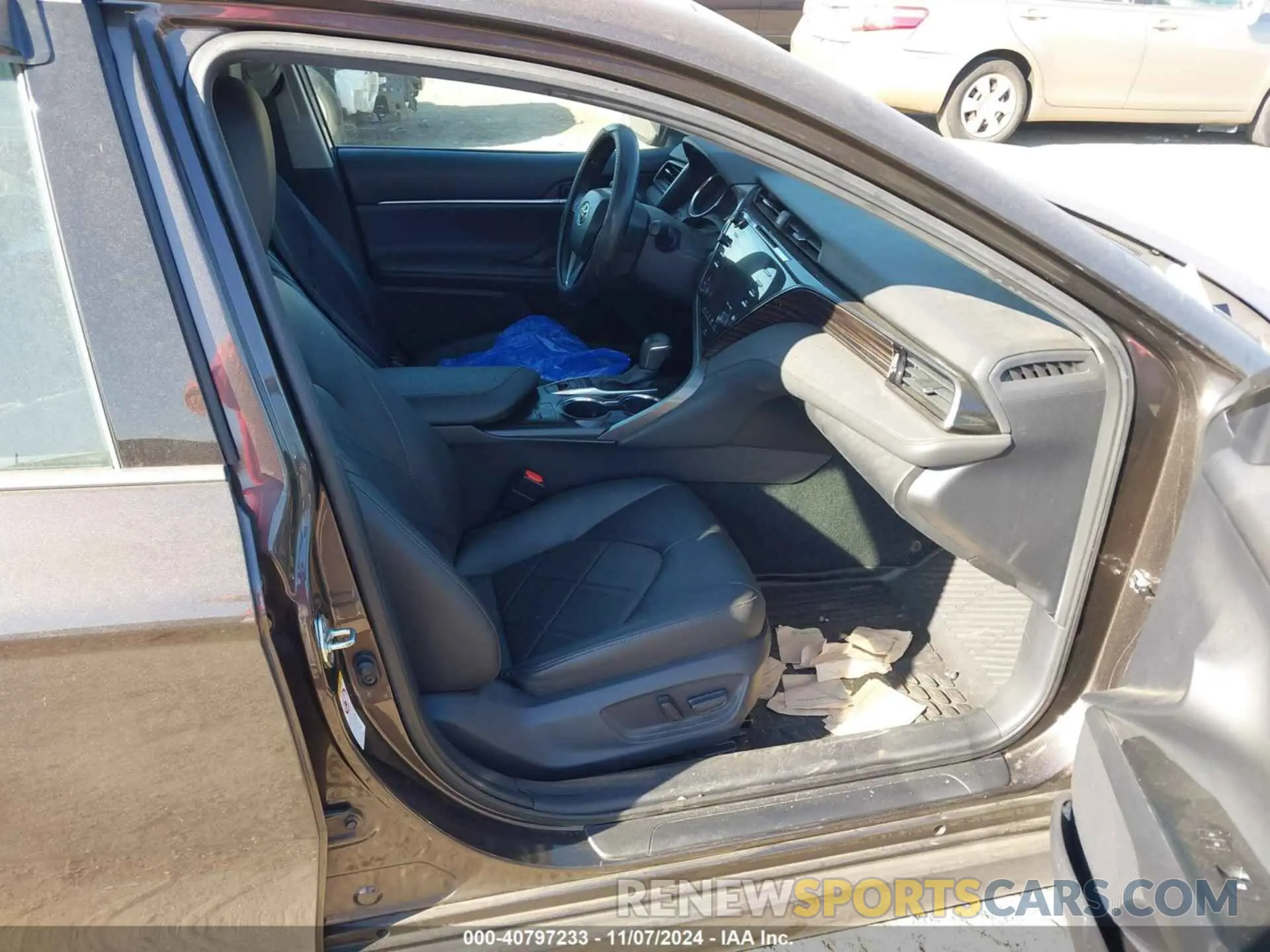 5 Фотография поврежденного автомобиля 4T1B11HK1KU756218 TOYOTA CAMRY 2019