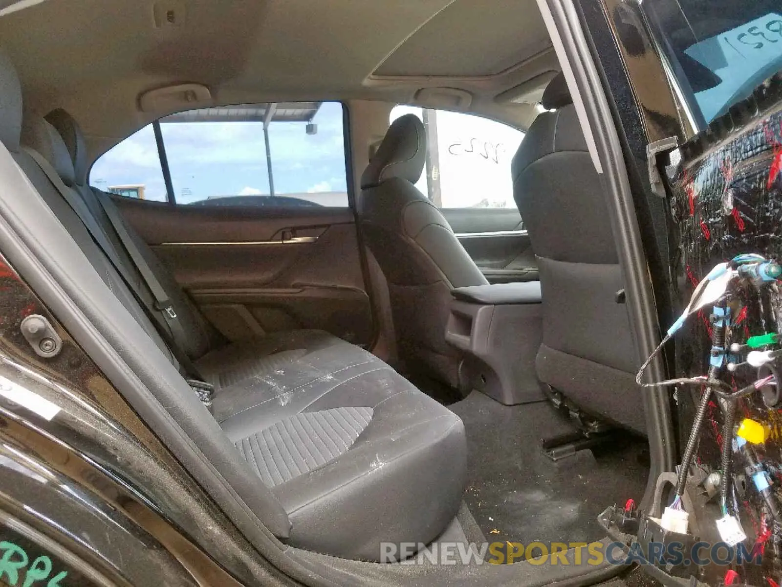6 Photograph of a damaged car 4T1B11HK1KU767476 TOYOTA CAMRY 2019