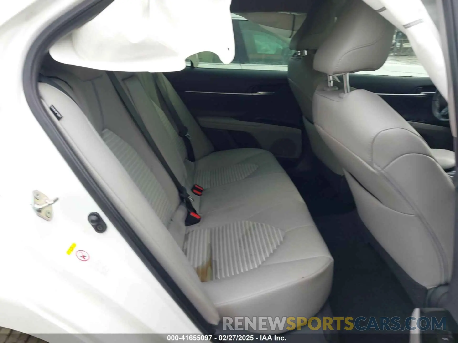 8 Photograph of a damaged car 4T1B11HK1KU770538 TOYOTA CAMRY 2019