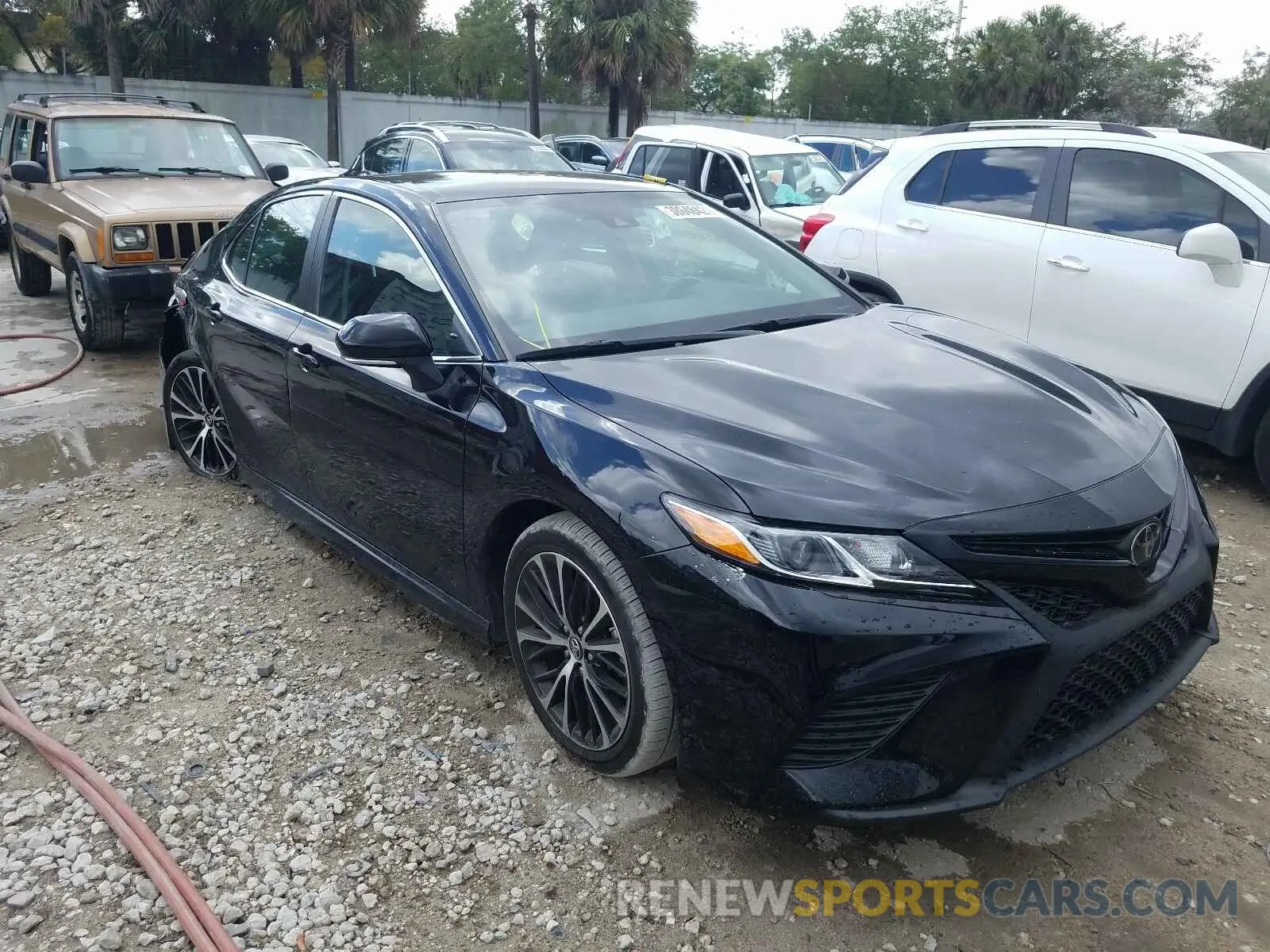 1 Photograph of a damaged car 4T1B11HK1KU771527 TOYOTA CAMRY 2019