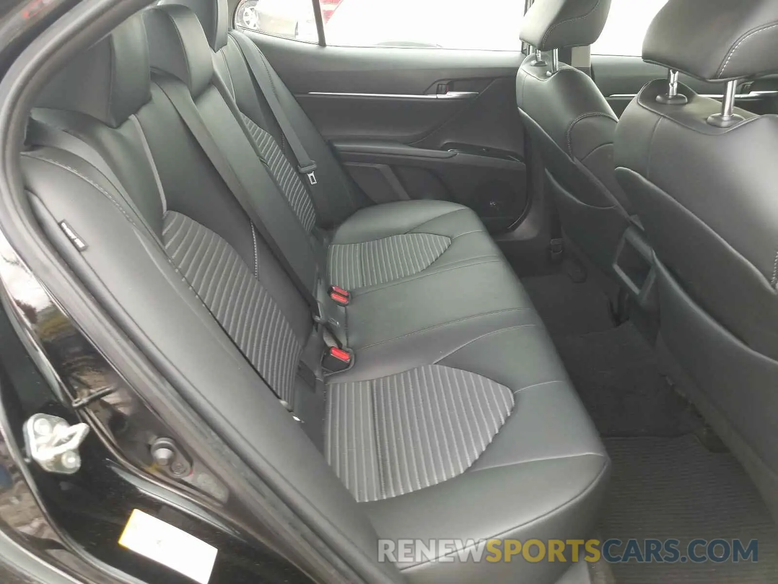 6 Photograph of a damaged car 4T1B11HK1KU771527 TOYOTA CAMRY 2019
