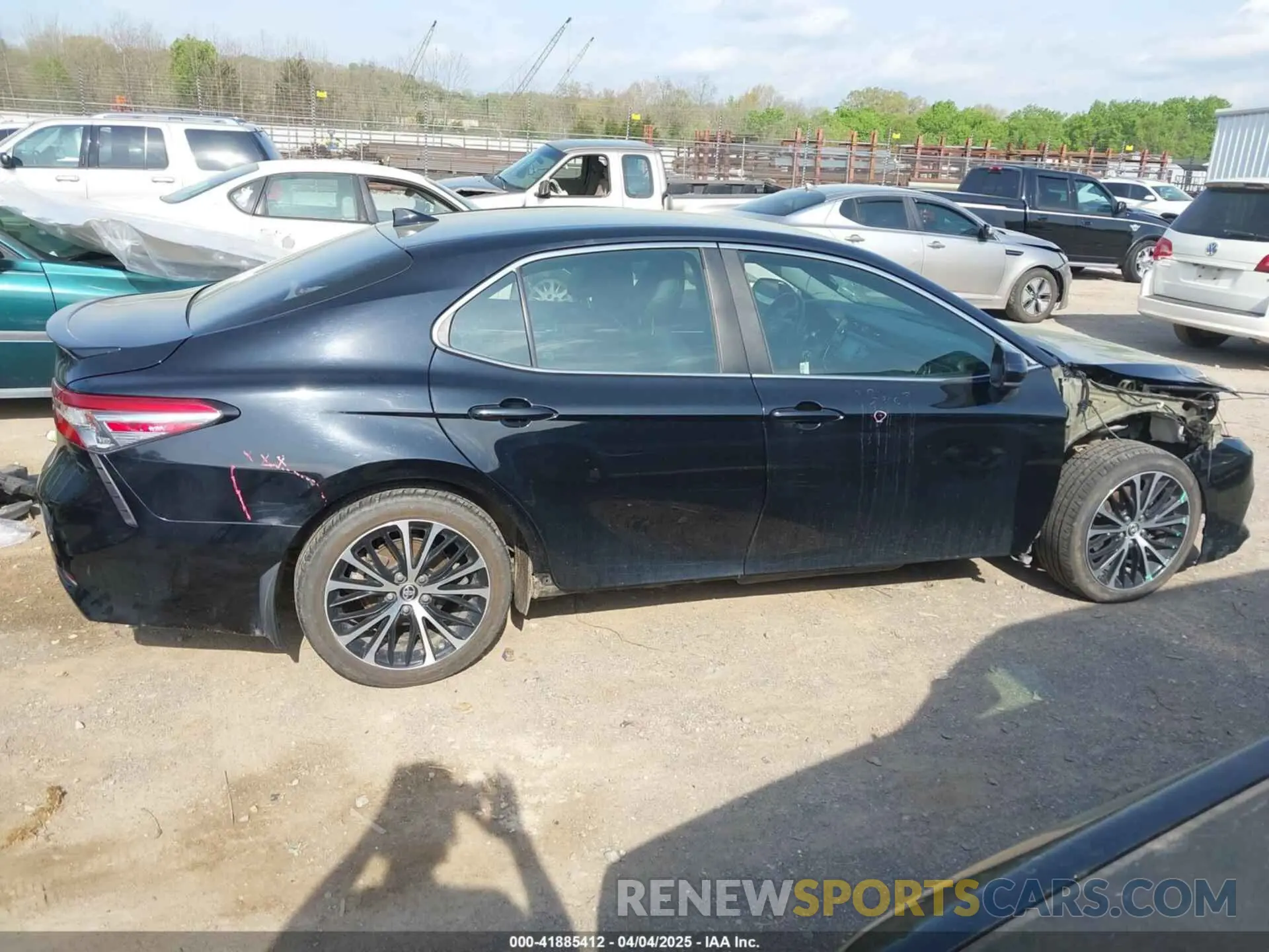 13 Photograph of a damaged car 4T1B11HK1KU782561 TOYOTA CAMRY 2019