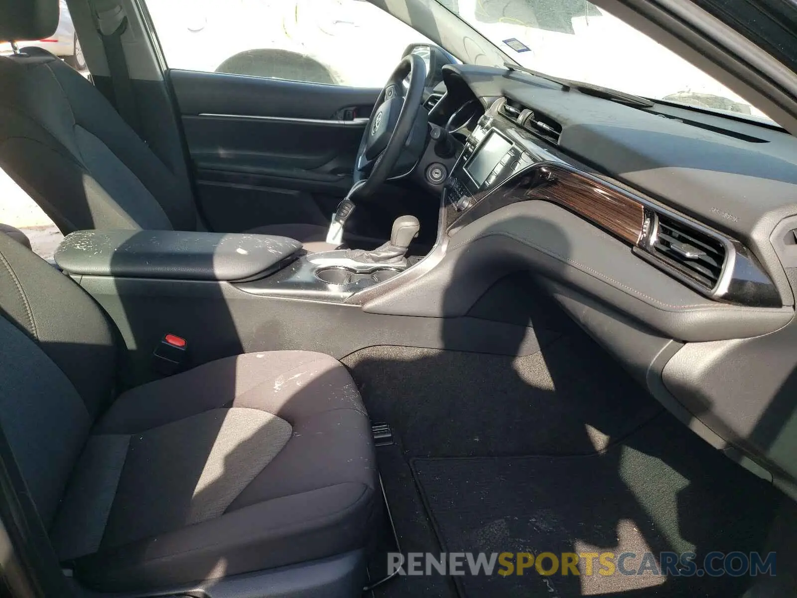 5 Photograph of a damaged car 4T1B11HK1KU784665 TOYOTA CAMRY 2019