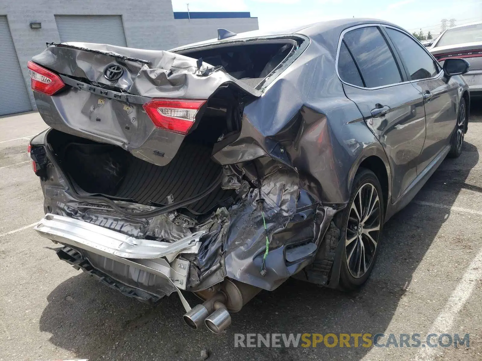 4 Photograph of a damaged car 4T1B11HK1KU784942 TOYOTA CAMRY 2019