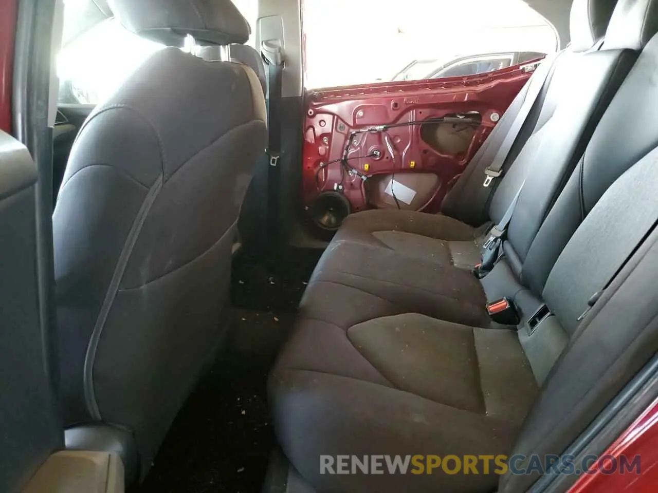 10 Photograph of a damaged car 4T1B11HK1KU785878 TOYOTA CAMRY 2019
