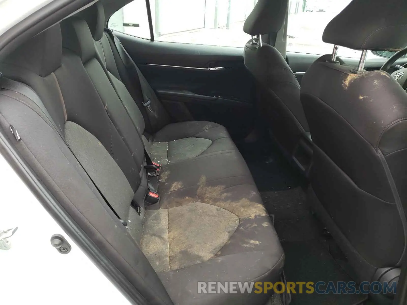 6 Photograph of a damaged car 4T1B11HK1KU787016 TOYOTA CAMRY 2019