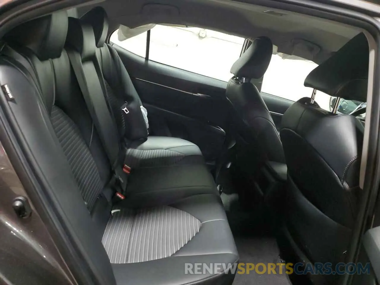 10 Photograph of a damaged car 4T1B11HK1KU803327 TOYOTA CAMRY 2019
