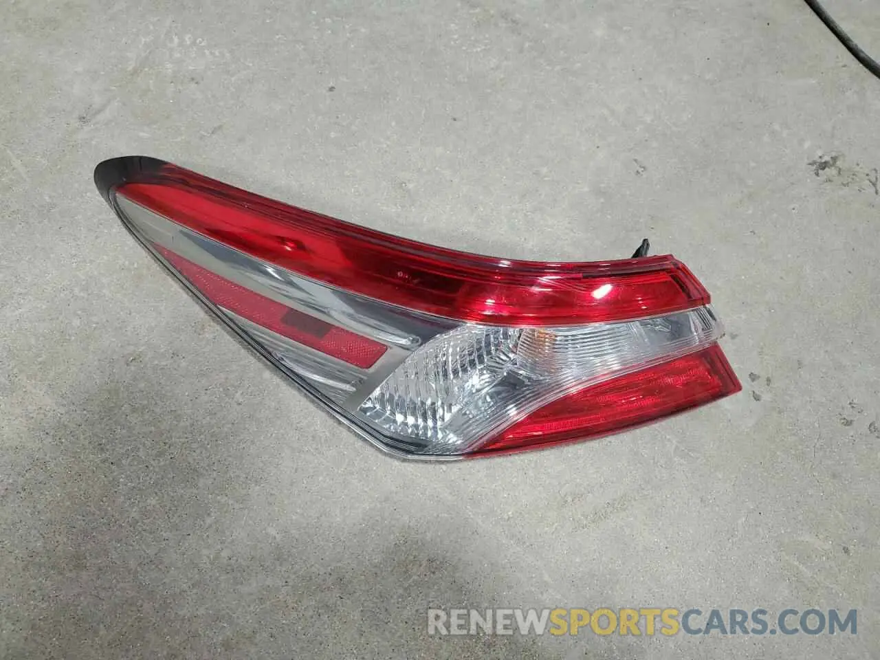 12 Photograph of a damaged car 4T1B11HK1KU803327 TOYOTA CAMRY 2019