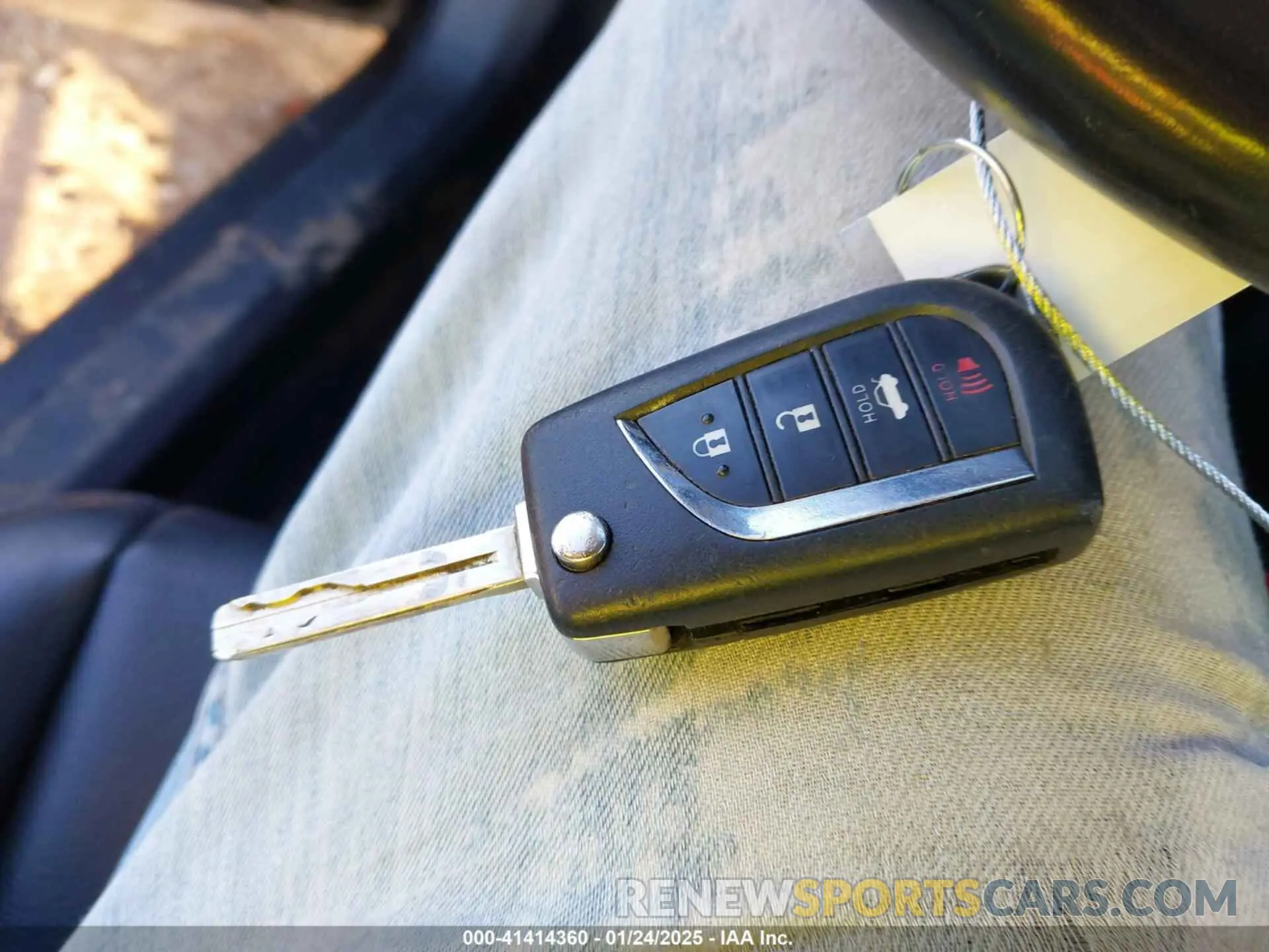 11 Photograph of a damaged car 4T1B11HK1KU807605 TOYOTA CAMRY 2019