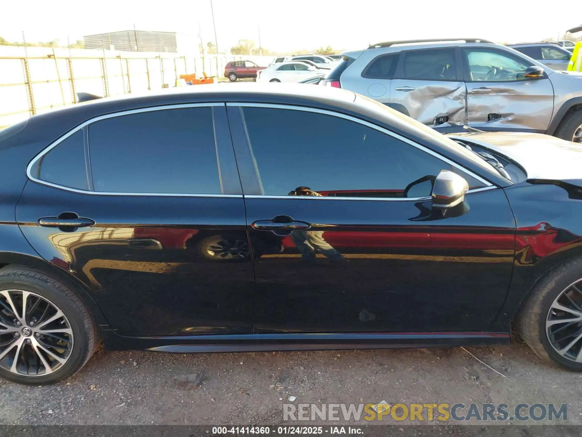 13 Photograph of a damaged car 4T1B11HK1KU807605 TOYOTA CAMRY 2019