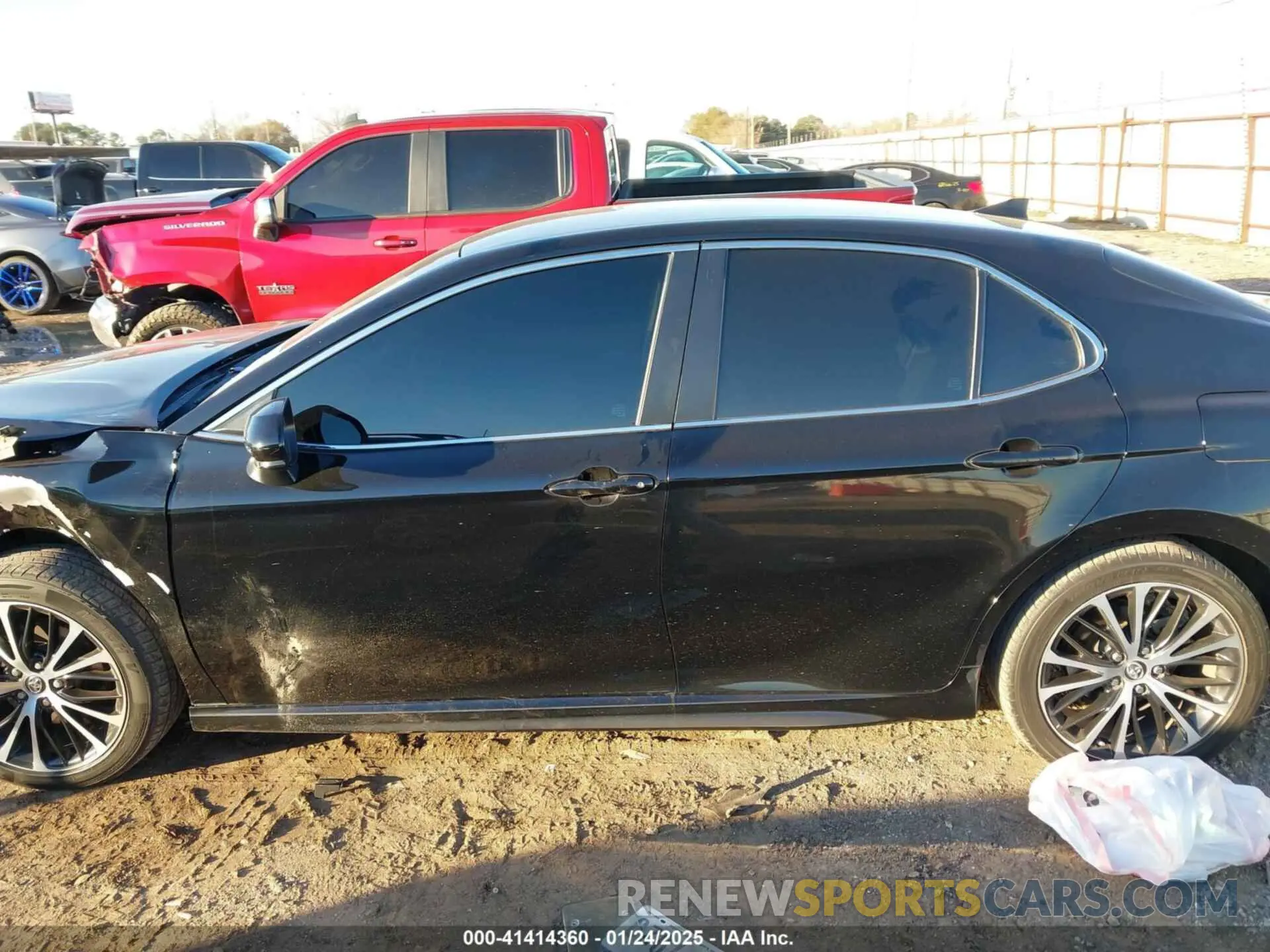 14 Photograph of a damaged car 4T1B11HK1KU807605 TOYOTA CAMRY 2019