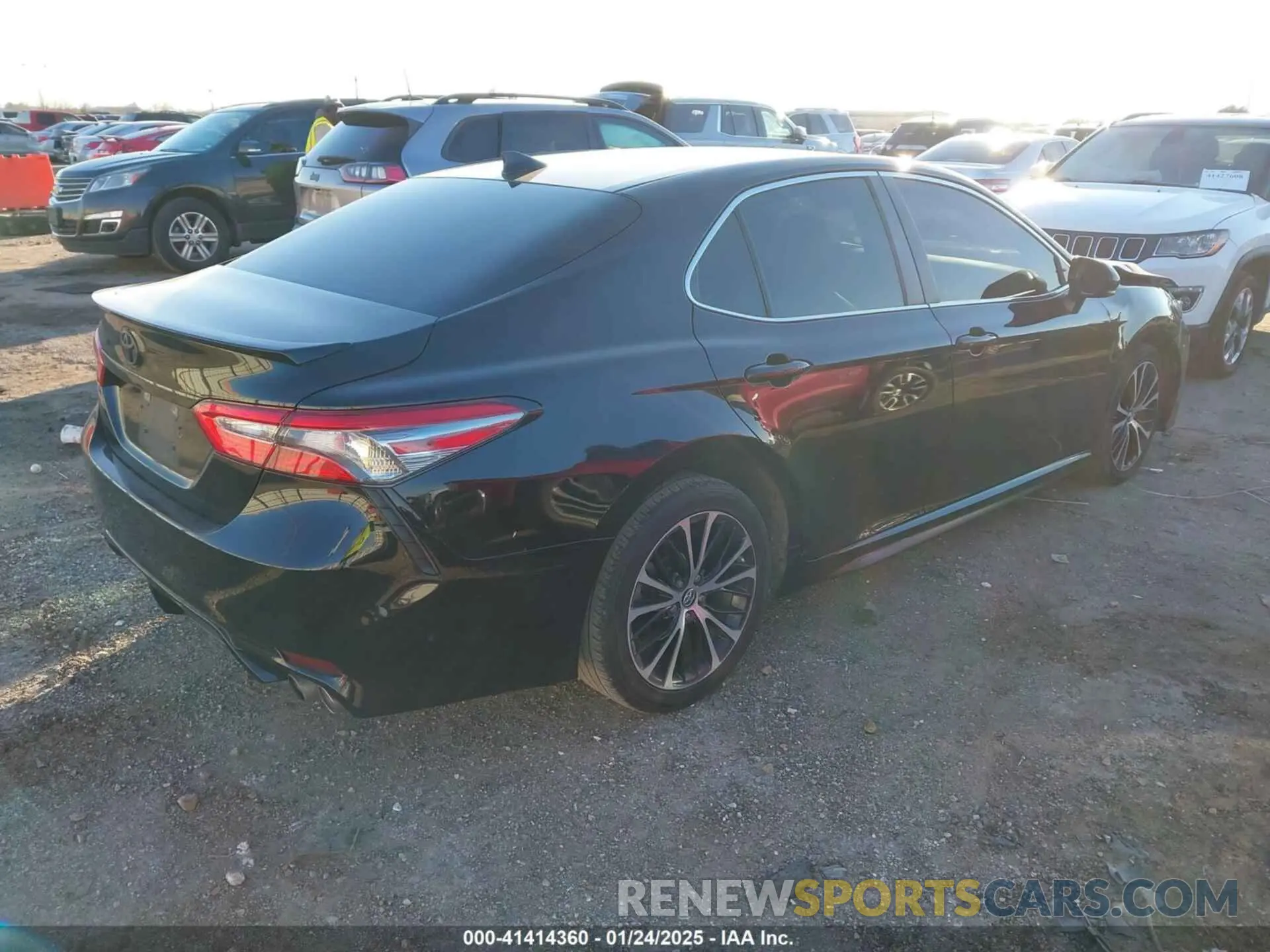 4 Photograph of a damaged car 4T1B11HK1KU807605 TOYOTA CAMRY 2019