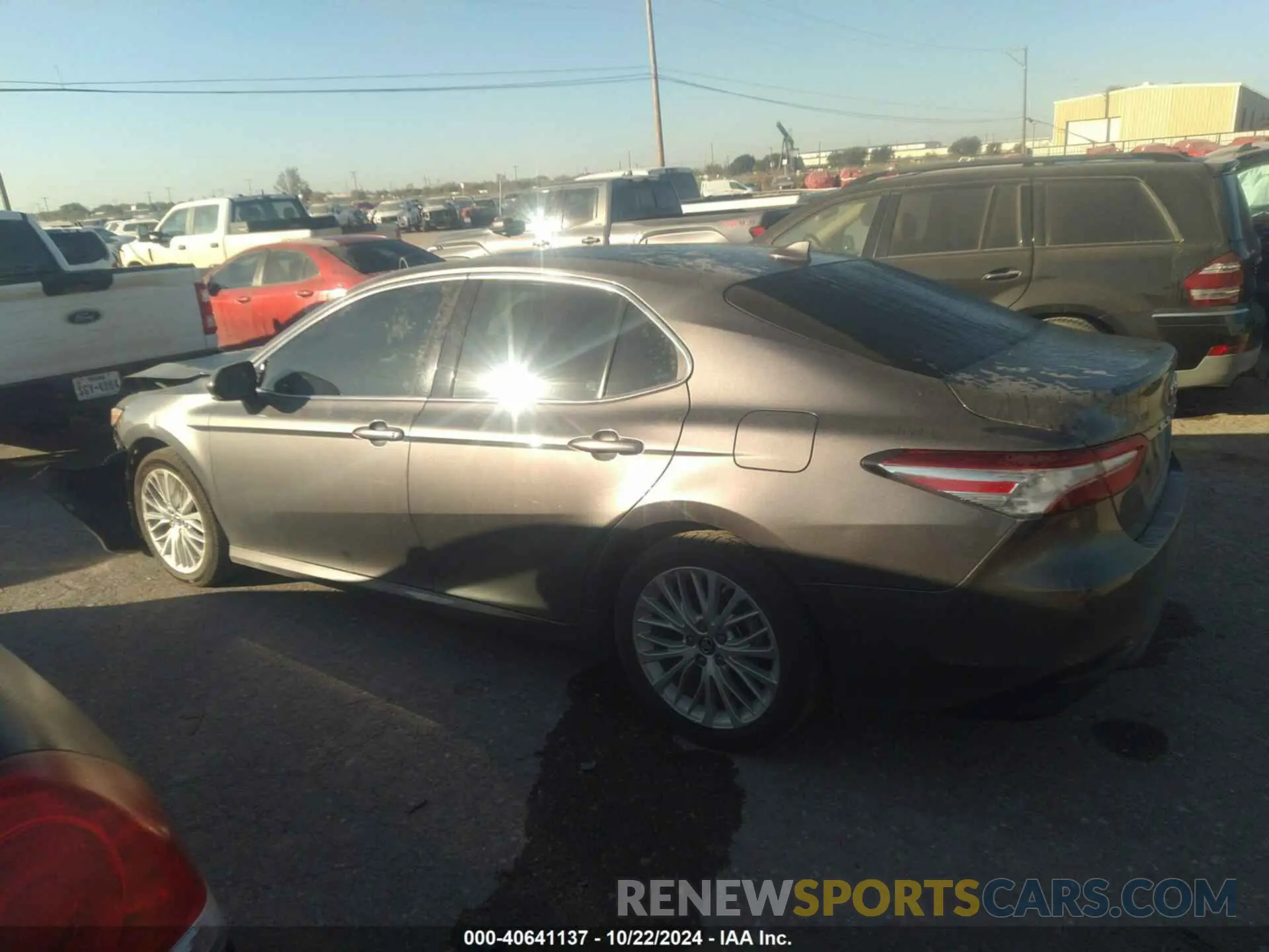 14 Photograph of a damaged car 4T1B11HK1KU809709 TOYOTA CAMRY 2019