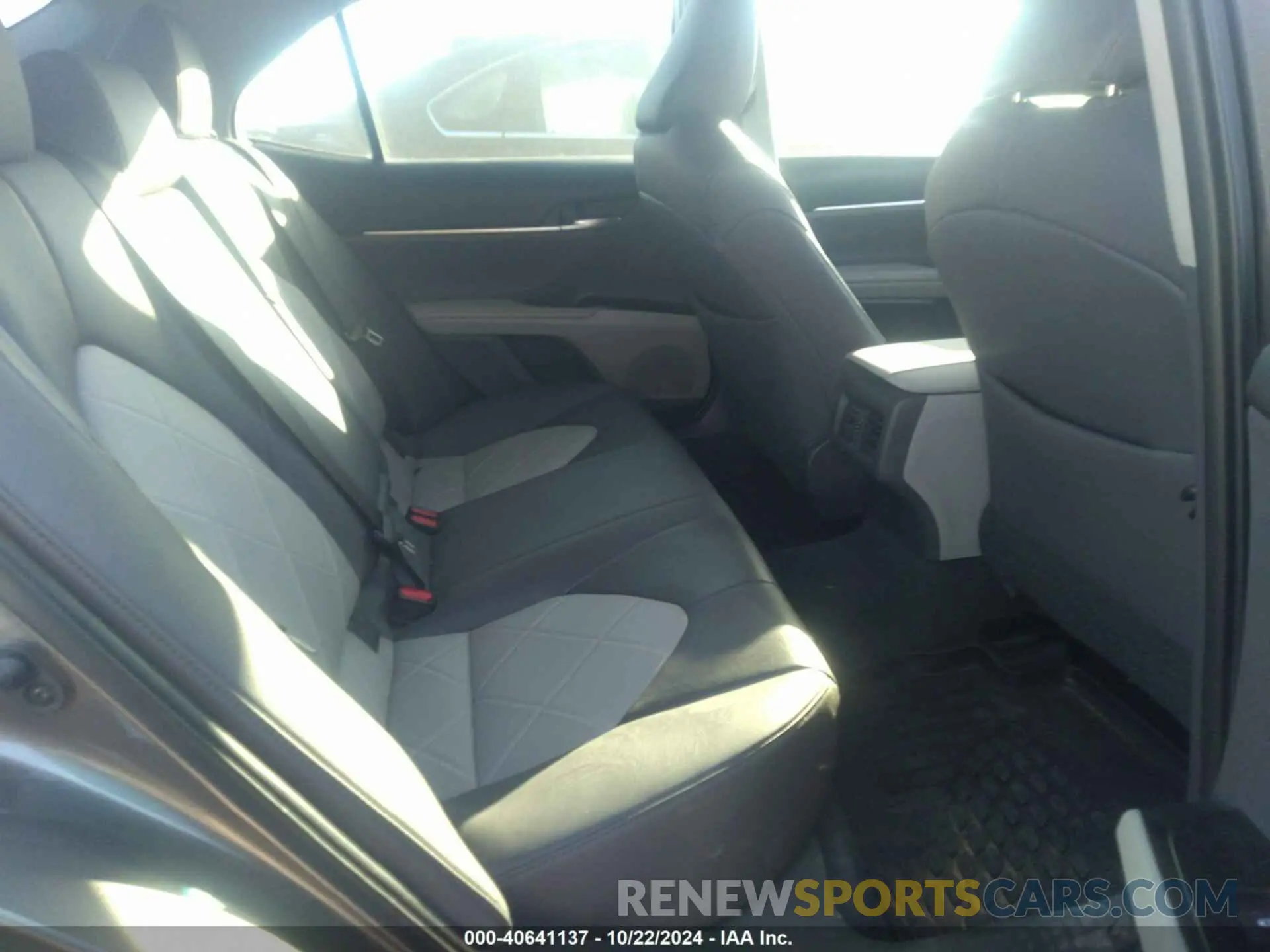 8 Photograph of a damaged car 4T1B11HK1KU809709 TOYOTA CAMRY 2019