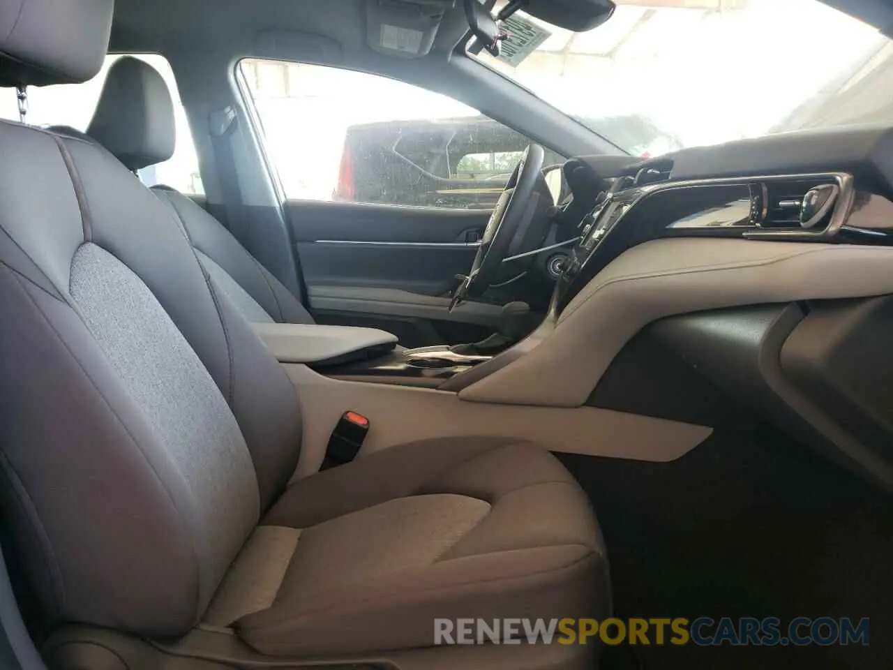 5 Photograph of a damaged car 4T1B11HK1KU811251 TOYOTA CAMRY 2019