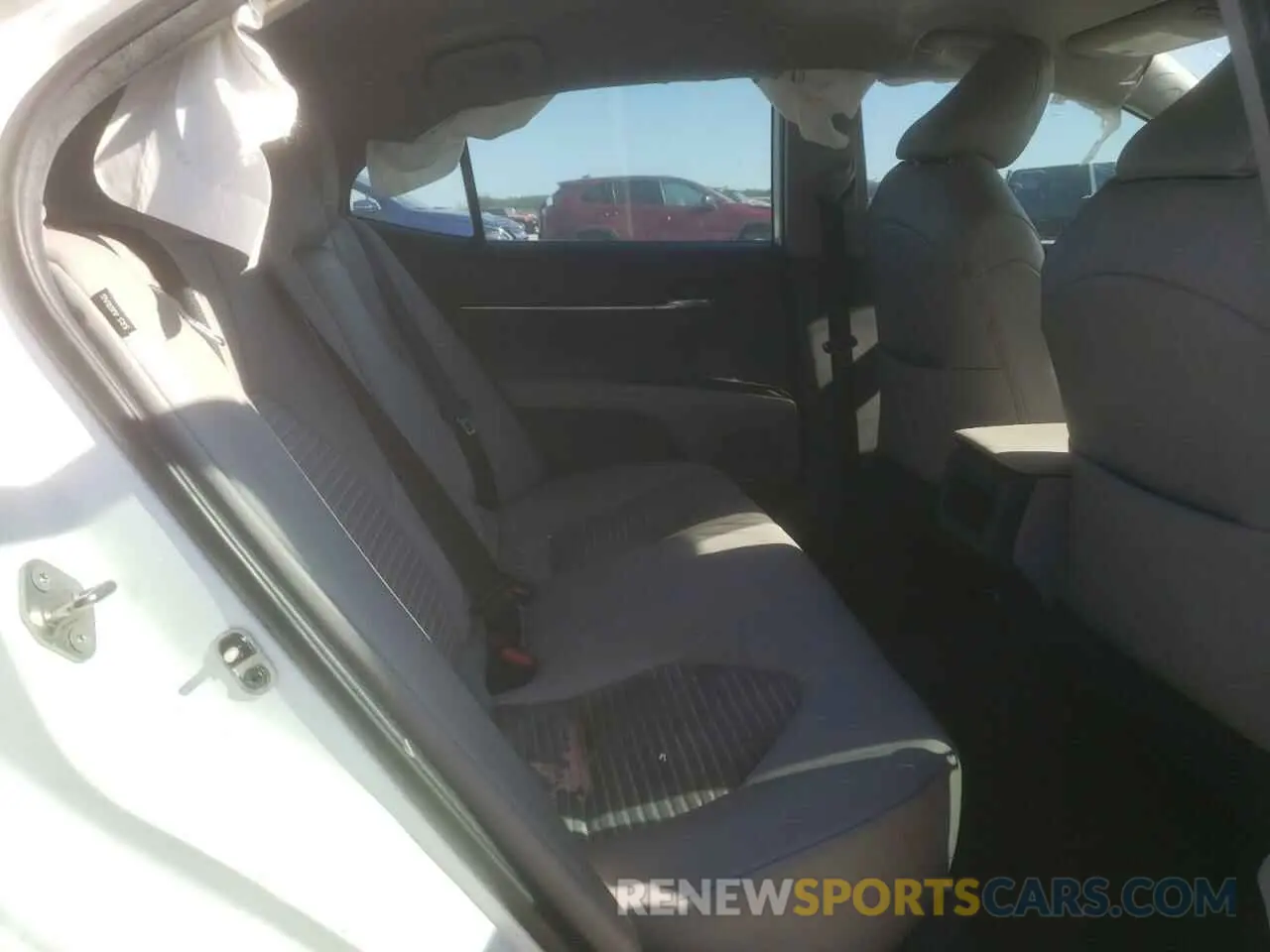 10 Photograph of a damaged car 4T1B11HK1KU828647 TOYOTA CAMRY 2019
