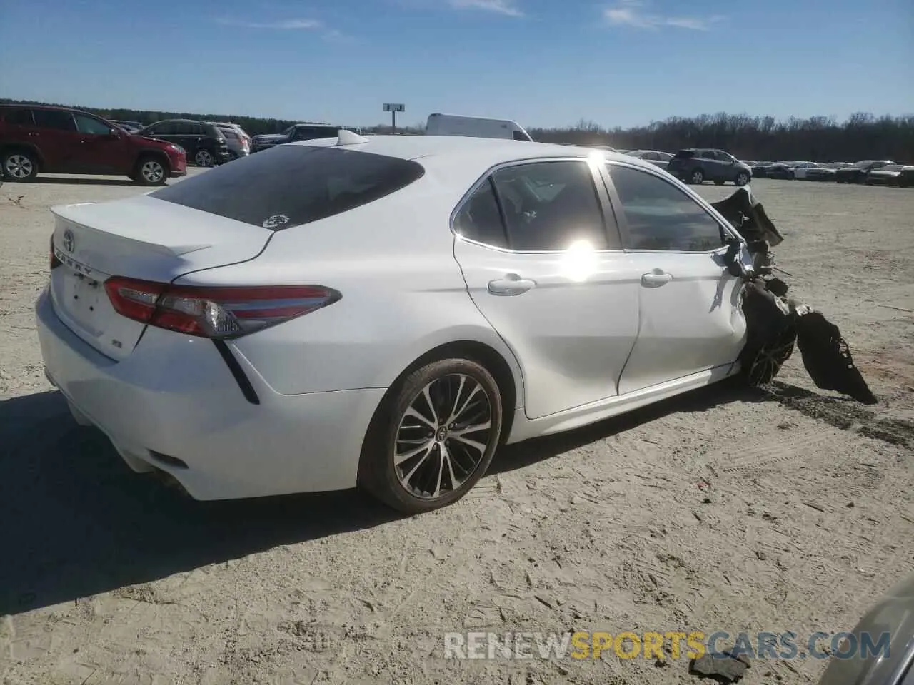 3 Photograph of a damaged car 4T1B11HK1KU828647 TOYOTA CAMRY 2019