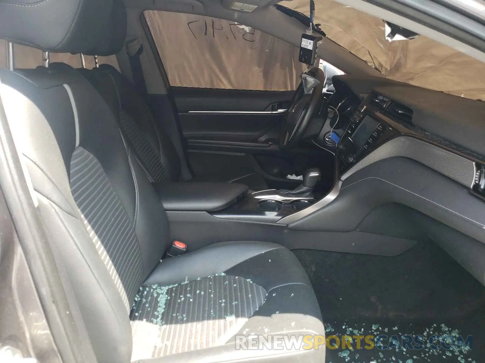 5 Photograph of a damaged car 4T1B11HK1KU833315 TOYOTA CAMRY 2019