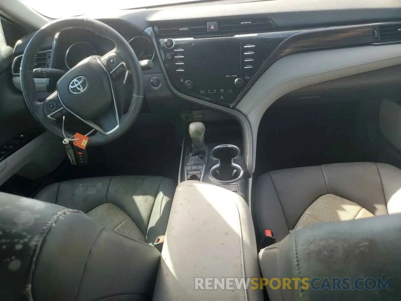 8 Photograph of a damaged car 4T1B11HK1KU838675 TOYOTA CAMRY 2019