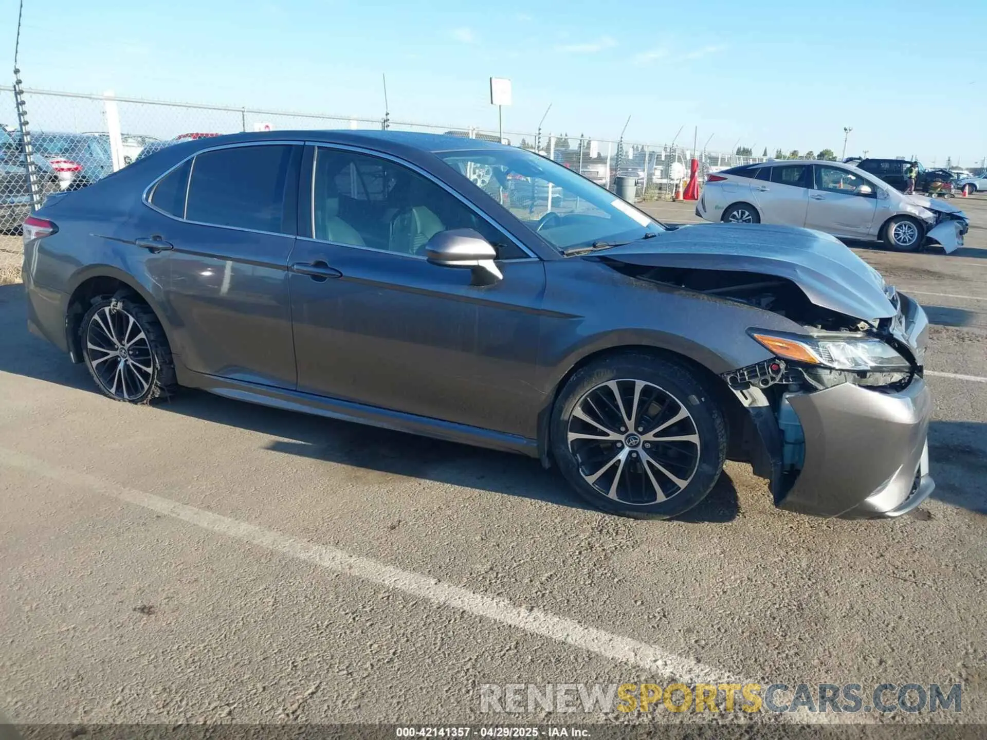 13 Photograph of a damaged car 4T1B11HK1KU840586 TOYOTA CAMRY 2019