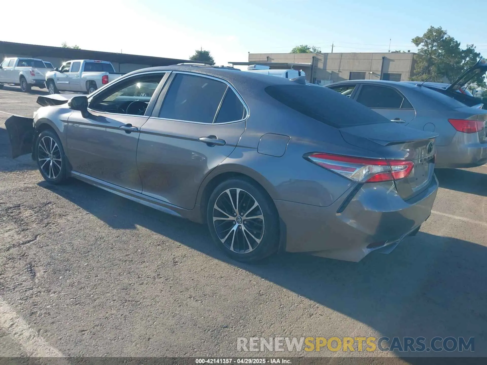 3 Photograph of a damaged car 4T1B11HK1KU840586 TOYOTA CAMRY 2019