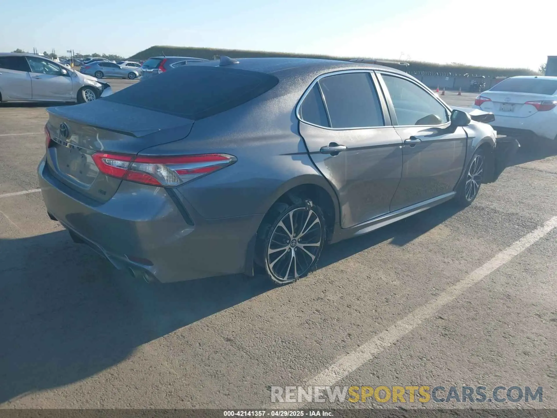 4 Photograph of a damaged car 4T1B11HK1KU840586 TOYOTA CAMRY 2019