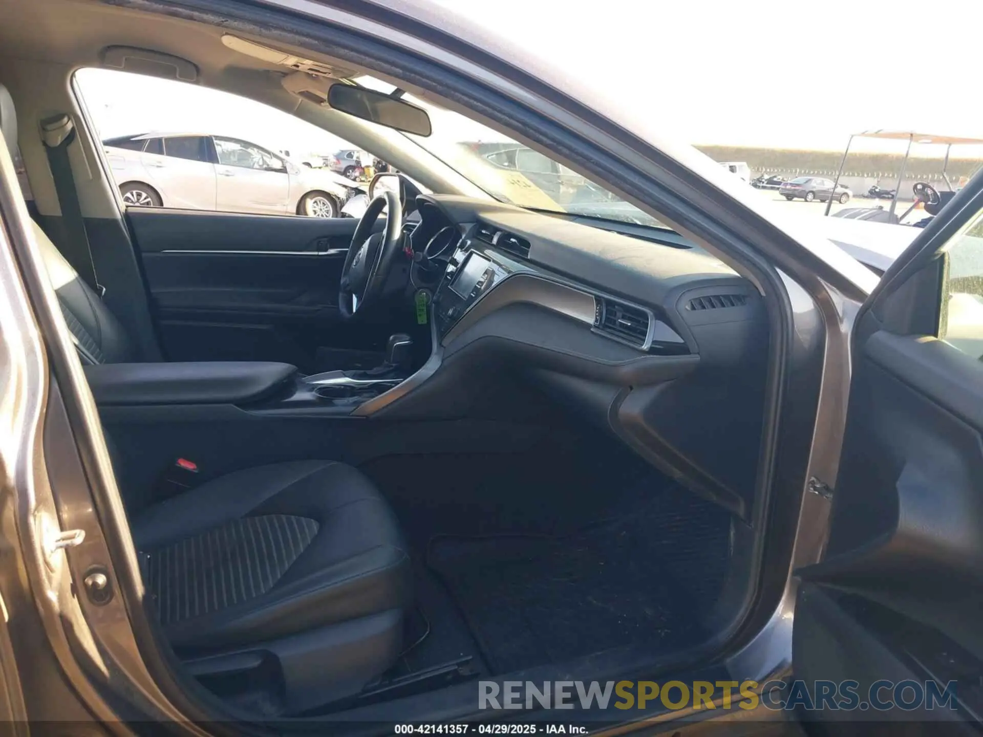 5 Photograph of a damaged car 4T1B11HK1KU840586 TOYOTA CAMRY 2019
