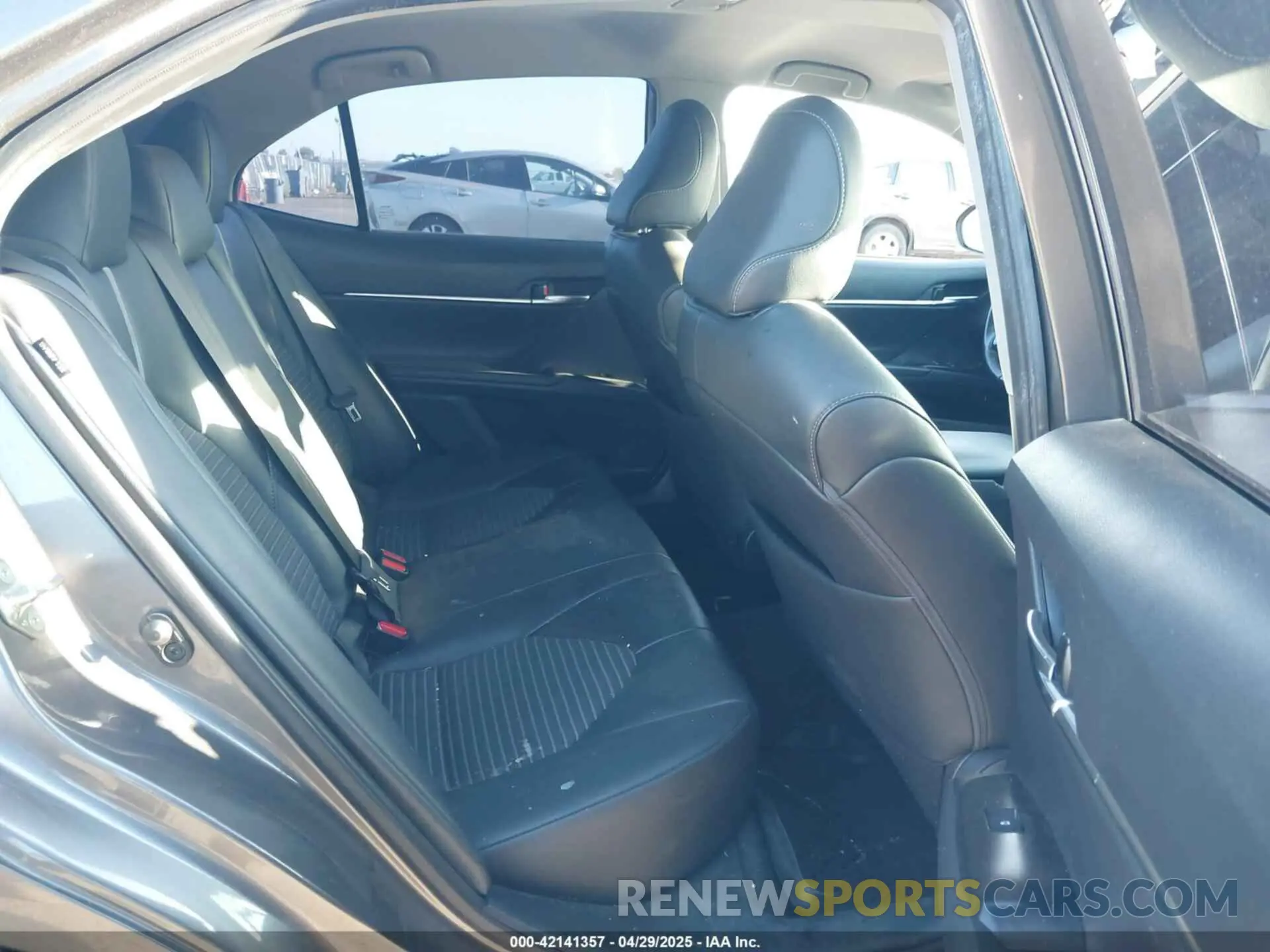 8 Photograph of a damaged car 4T1B11HK1KU840586 TOYOTA CAMRY 2019