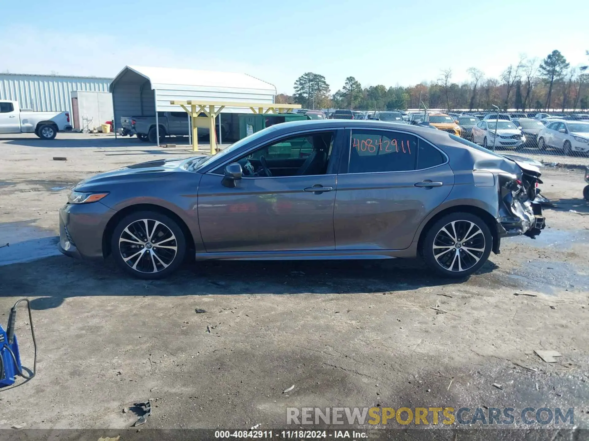 14 Photograph of a damaged car 4T1B11HK2KU160499 TOYOTA CAMRY 2019