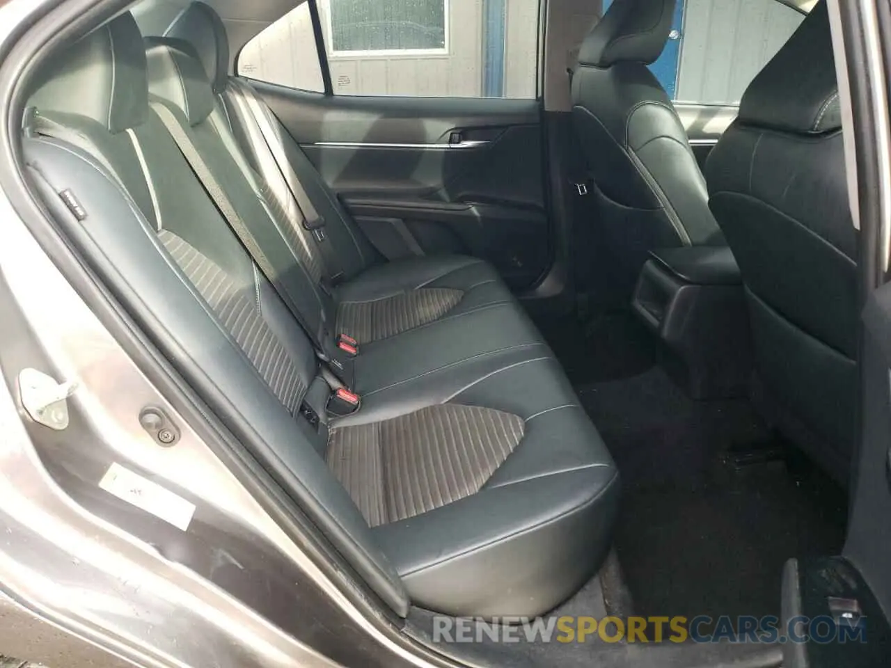 10 Photograph of a damaged car 4T1B11HK2KU169719 TOYOTA CAMRY 2019