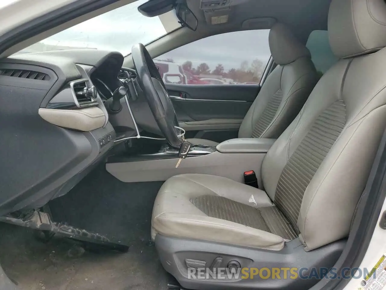 7 Photograph of a damaged car 4T1B11HK2KU176301 TOYOTA CAMRY 2019