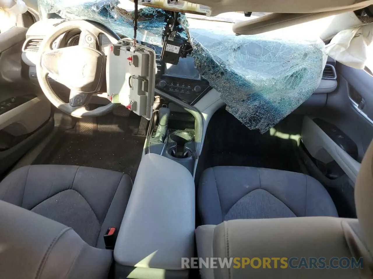 8 Photograph of a damaged car 4T1B11HK2KU180011 TOYOTA CAMRY 2019