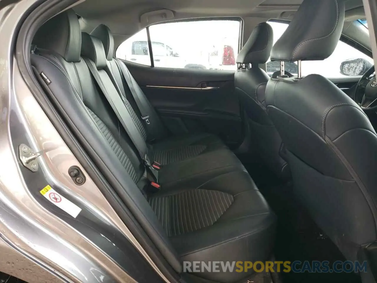 10 Photograph of a damaged car 4T1B11HK2KU183846 TOYOTA CAMRY 2019