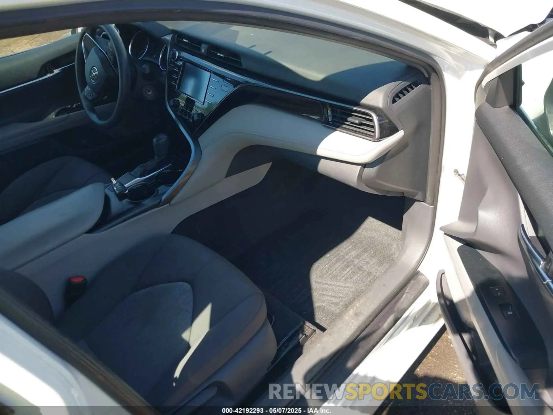 5 Photograph of a damaged car 4T1B11HK2KU187475 TOYOTA CAMRY 2019