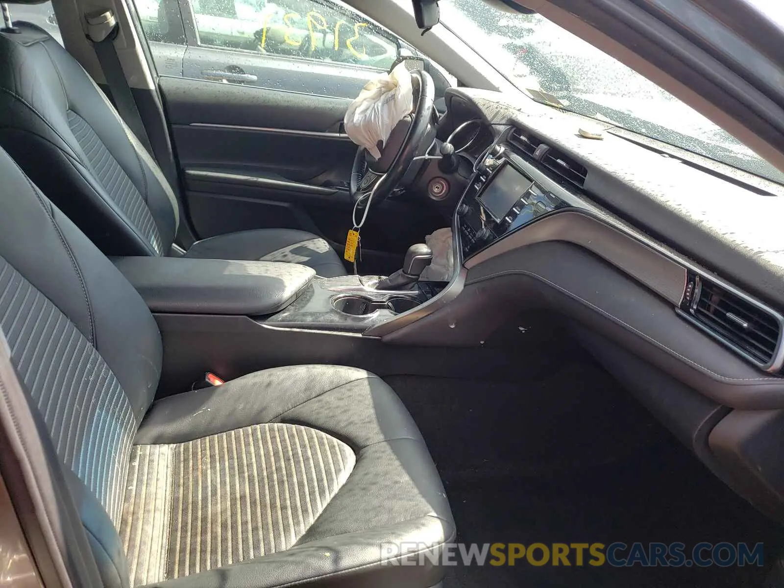 5 Photograph of a damaged car 4T1B11HK2KU203173 TOYOTA CAMRY 2019