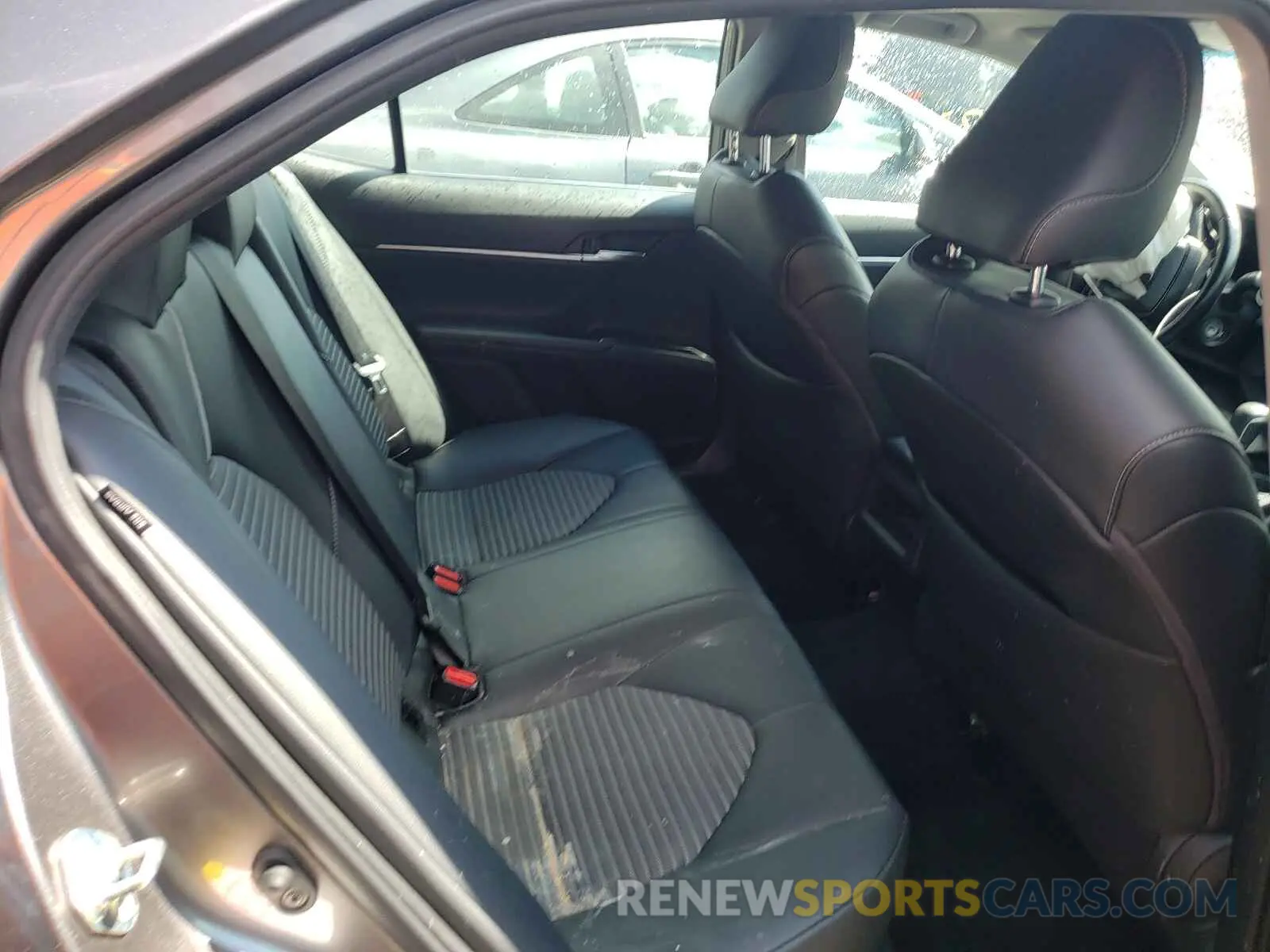 6 Photograph of a damaged car 4T1B11HK2KU203173 TOYOTA CAMRY 2019