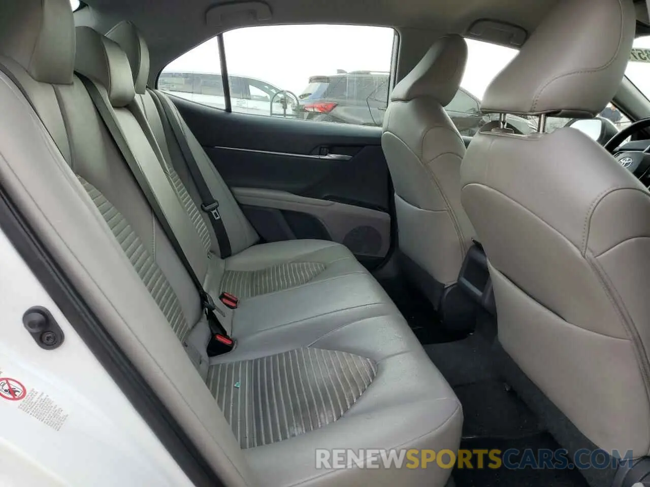 10 Photograph of a damaged car 4T1B11HK2KU224203 TOYOTA CAMRY 2019