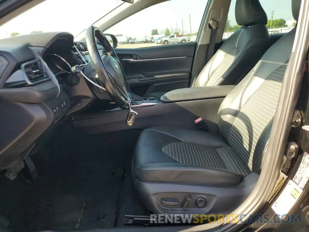 7 Фотография поврежденного автомобиля 4T1B11HK2KU225772 TOYOTA CAMRY 2019