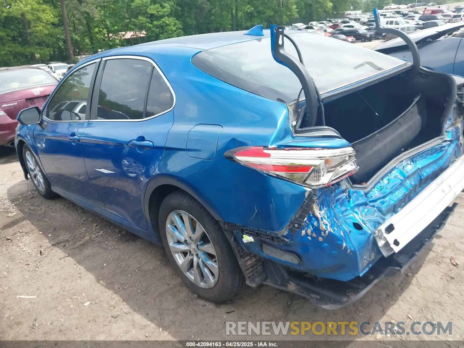 3 Фотография поврежденного автомобиля 4T1B11HK2KU238232 TOYOTA CAMRY 2019