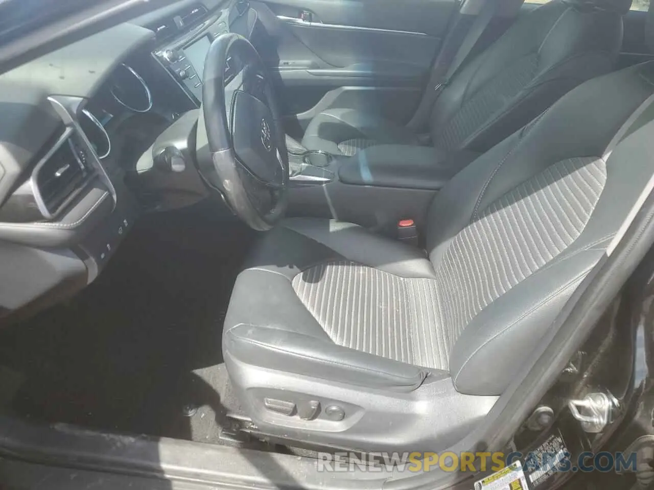7 Фотография поврежденного автомобиля 4T1B11HK2KU244113 TOYOTA CAMRY 2019