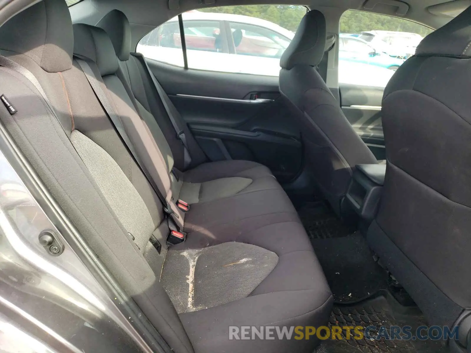 6 Photograph of a damaged car 4T1B11HK2KU264586 TOYOTA CAMRY 2019