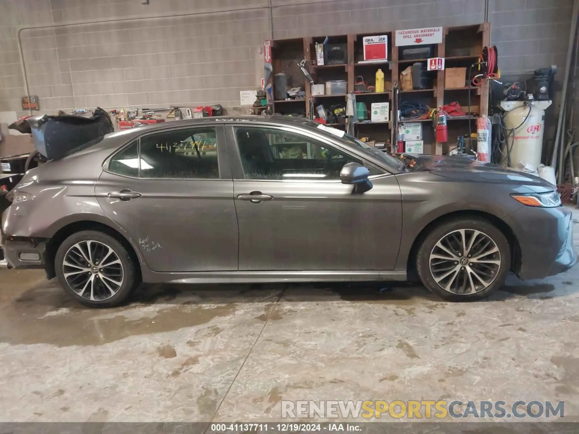 14 Photograph of a damaged car 4T1B11HK2KU279833 TOYOTA CAMRY 2019