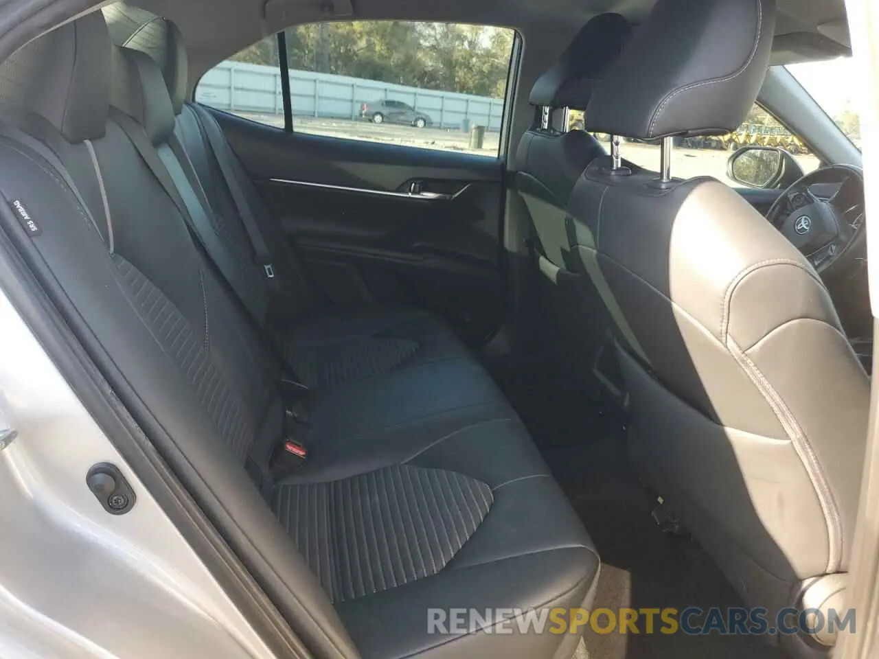10 Photograph of a damaged car 4T1B11HK2KU281744 TOYOTA CAMRY 2019