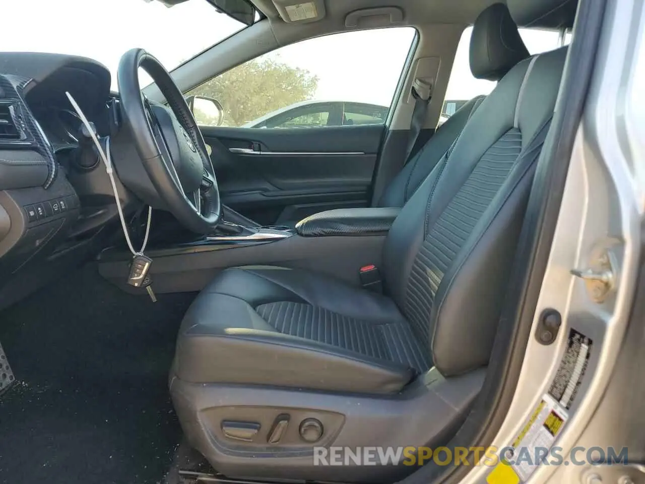 7 Photograph of a damaged car 4T1B11HK2KU281744 TOYOTA CAMRY 2019