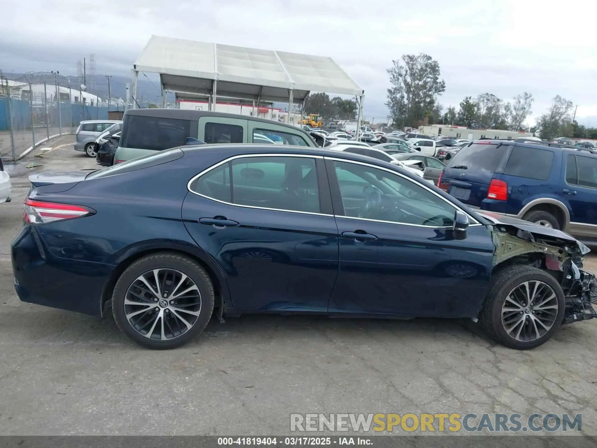 14 Photograph of a damaged car 4T1B11HK2KU288984 TOYOTA CAMRY 2019
