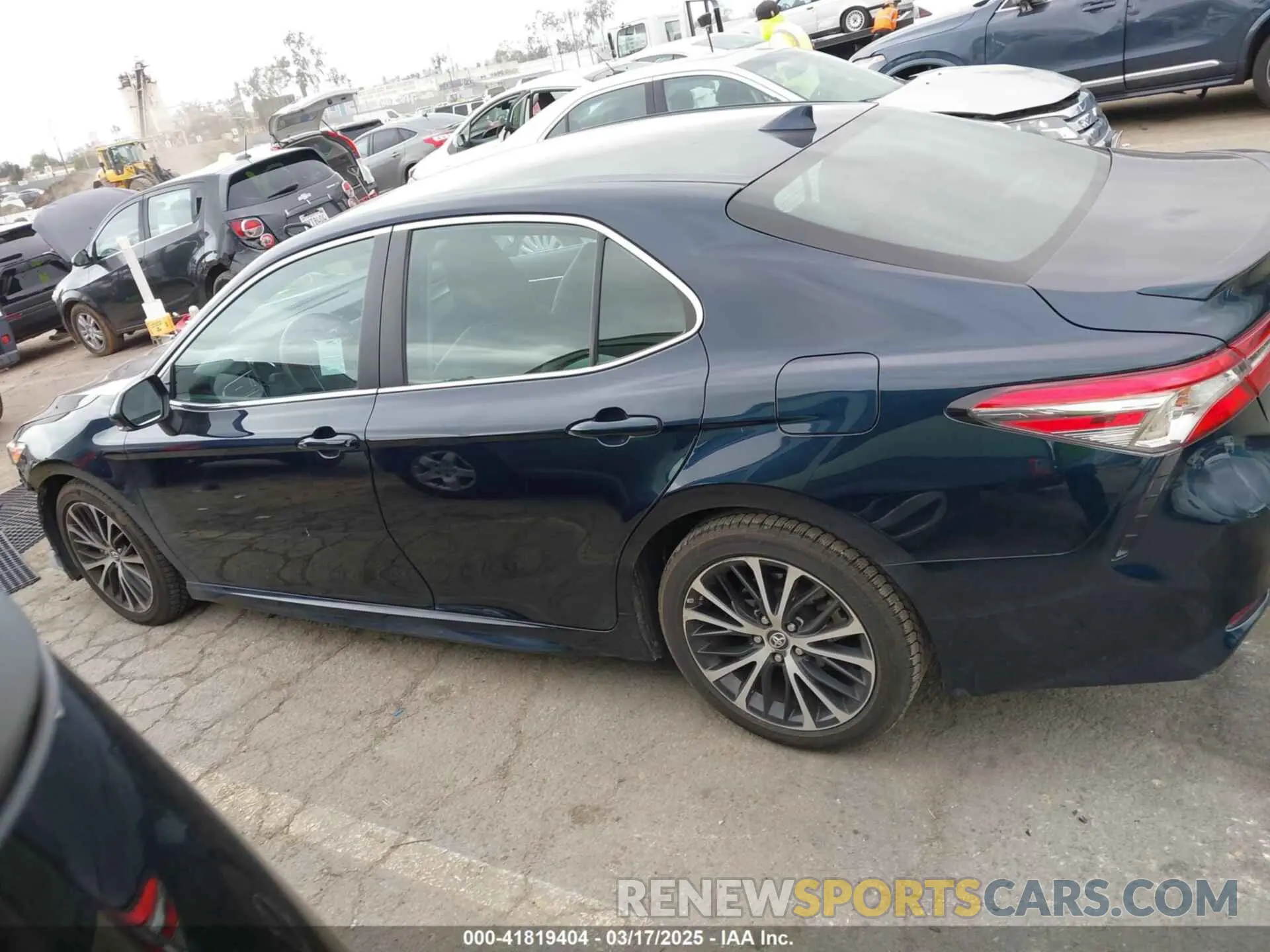 15 Photograph of a damaged car 4T1B11HK2KU288984 TOYOTA CAMRY 2019